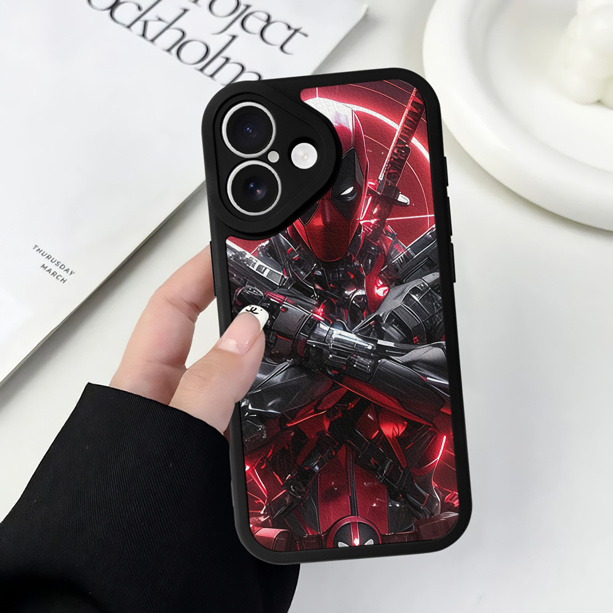 （画像用） Deadpool デッドプール 【iPhone 16シリーズ対応】シリコンスマホケース（レザー調） 材質：シリコン